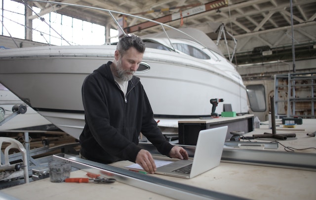 yacht-mechanic_small